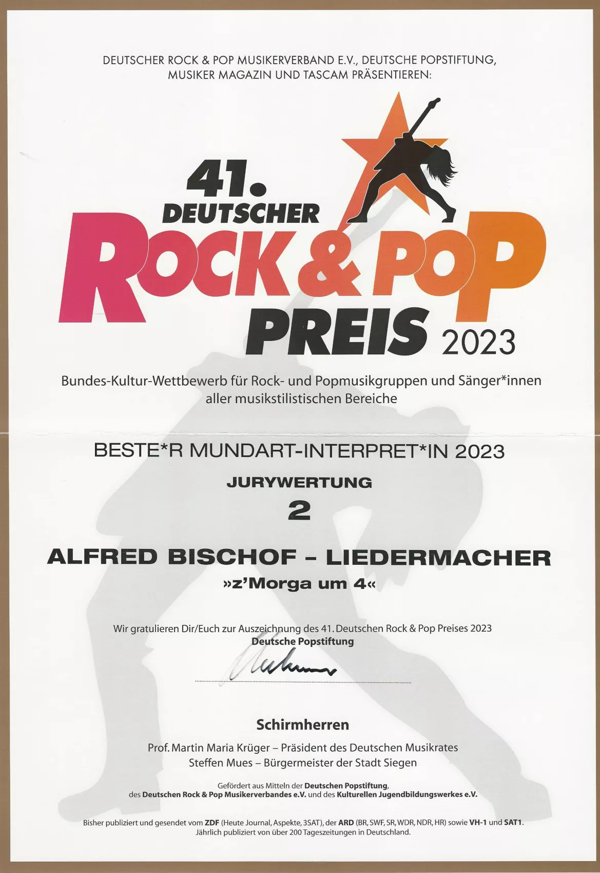 Alfred Bischof erhält 2023 den Preis als bester Mundart-Interpret für den Song „z'Morga um 4“. Alfred Bischof erhält 2023 den Preis als bester Mundart-Interpret für den Song „z'Morga um 4“.