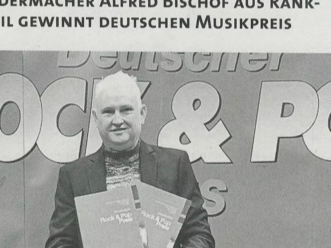 Liedermacher Alfred Bischof aus Rankweil gewinnt Deutschen Musikpreis – Bericht im Rankweiler Gemeindeblatt 2023.