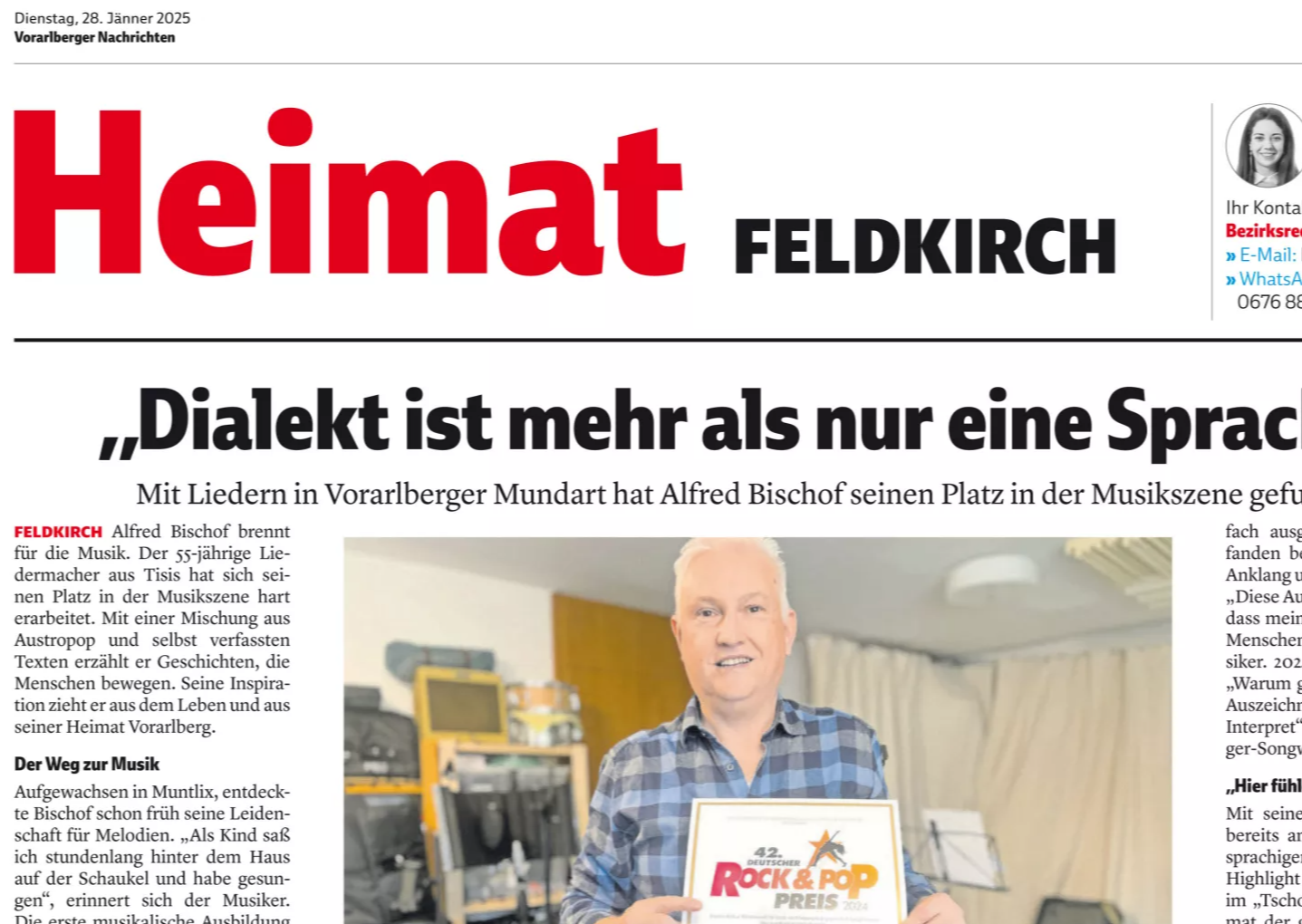 Der Vorarlberger Liedermacher Alfred Bischof präsentiert seine Auszeichnungen des Deutschen Rock & Pop Preises 2024 im VN Heimat Feldkirch Artikel ‚Dialekt ist mehr als nur eine Sprache